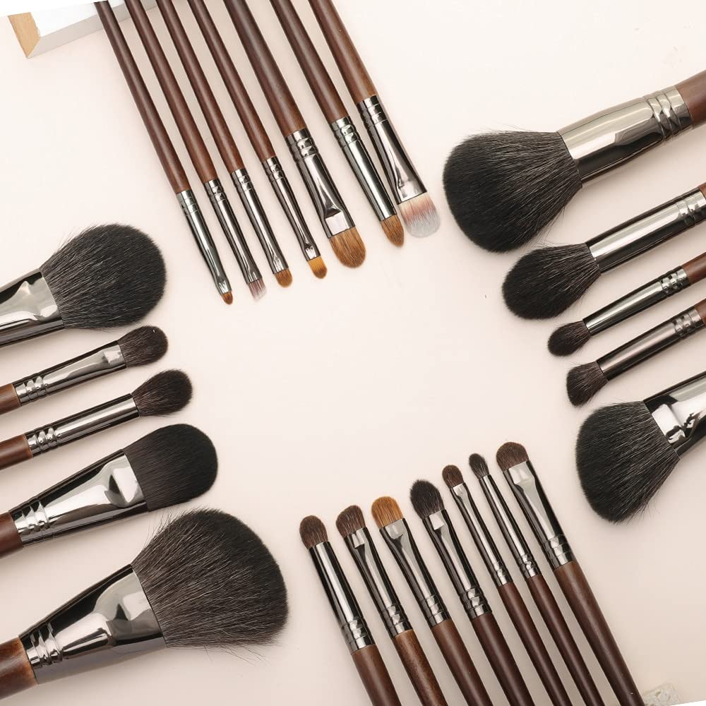 Natural makeup brush